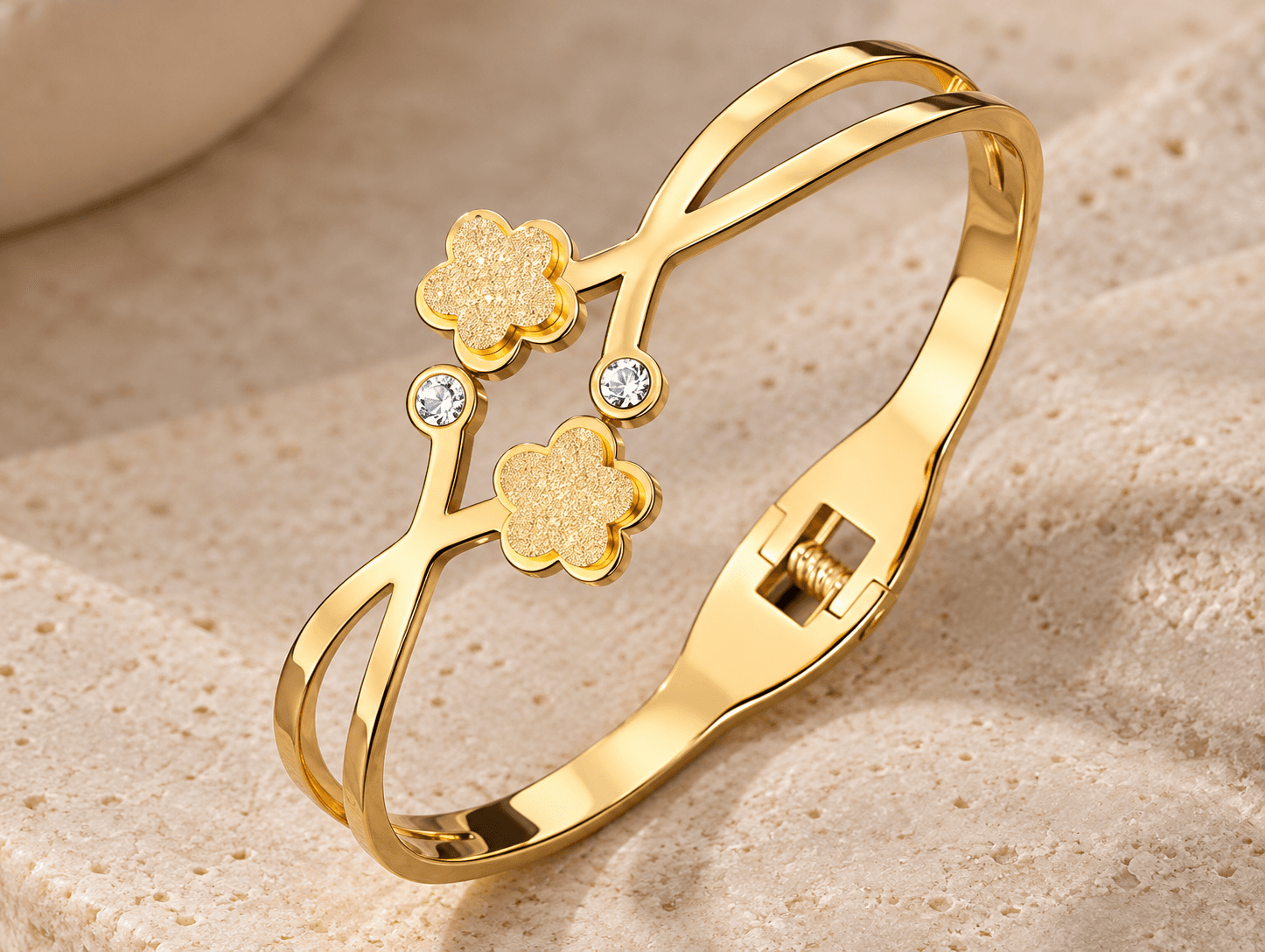 BB Milano – Elegant 18K Gold-Plated Floral Bracelet